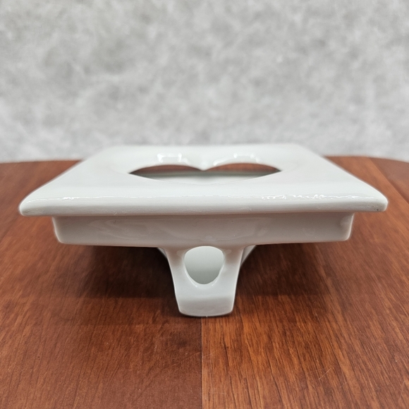 HEART SHAPED WHITE PORCELAIN MINIATURE PICTURE FRAME NO GLASS VALENTINES PHOTO - Picture 6 of 6